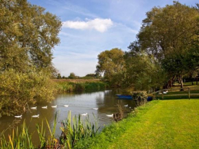 Cherbridge Lodges - Riverside lodges, short lets (business or holidays)